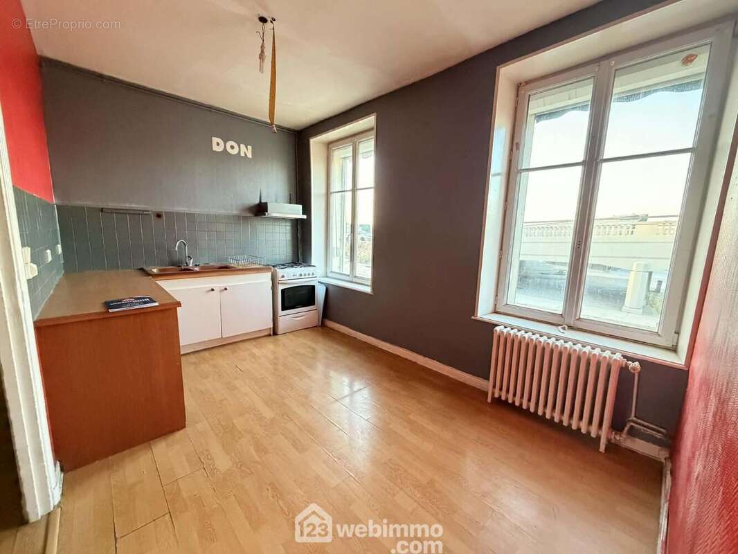 Une cuisine équipée 11 m² - Appartement à LAON