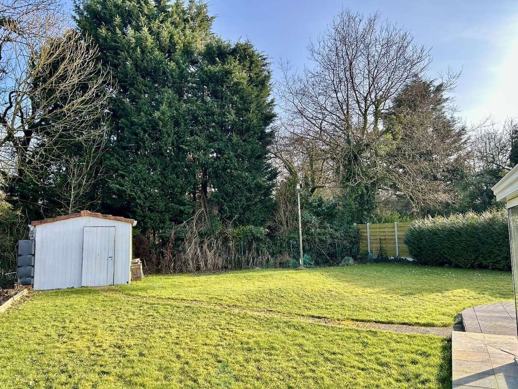 Magnifique plain-pied sans vis à vis avec vue sur champ et château. - photo 11