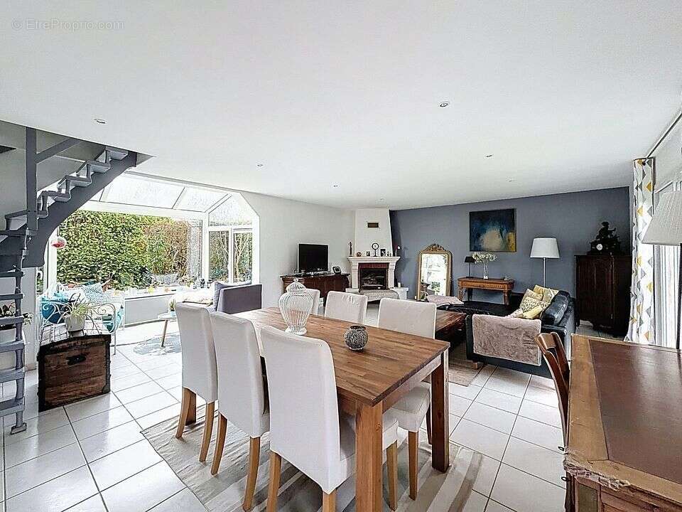 Maison à VOISINS-LE-BRETONNEUX