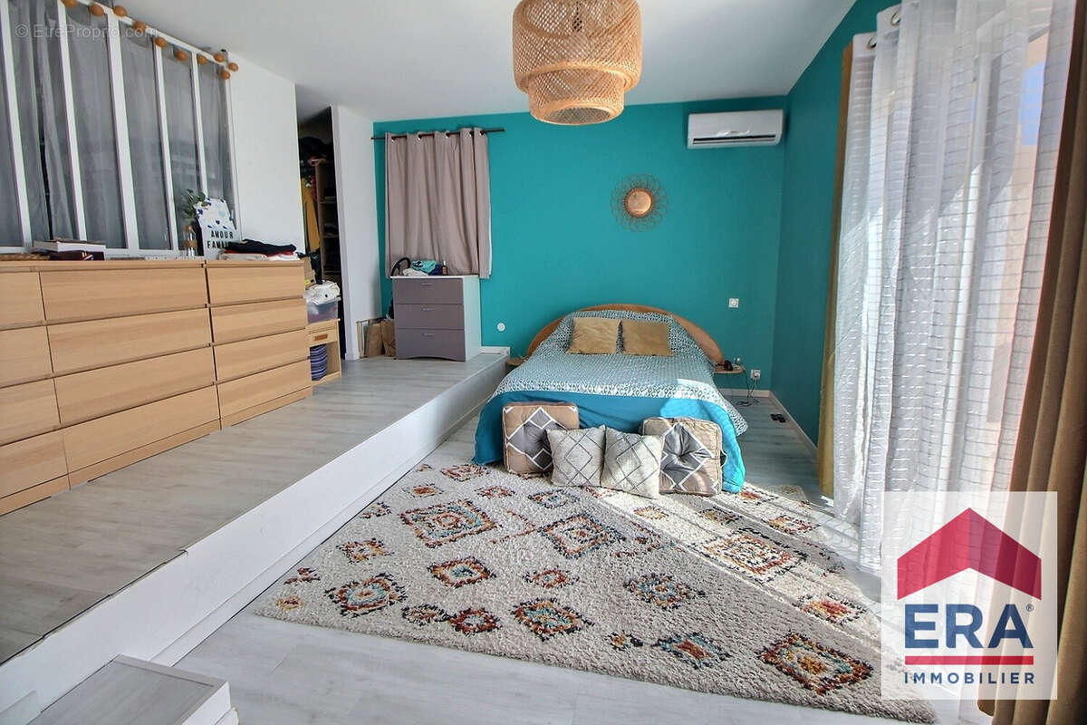 Maison à SUZE-LA-ROUSSE