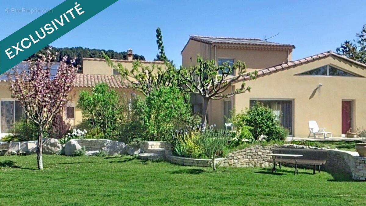 Photo 1 - Maison à CADENET