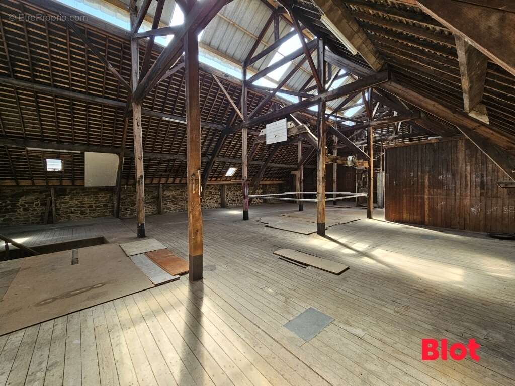 Appartement 955 m² à Fougeres  - photo 7