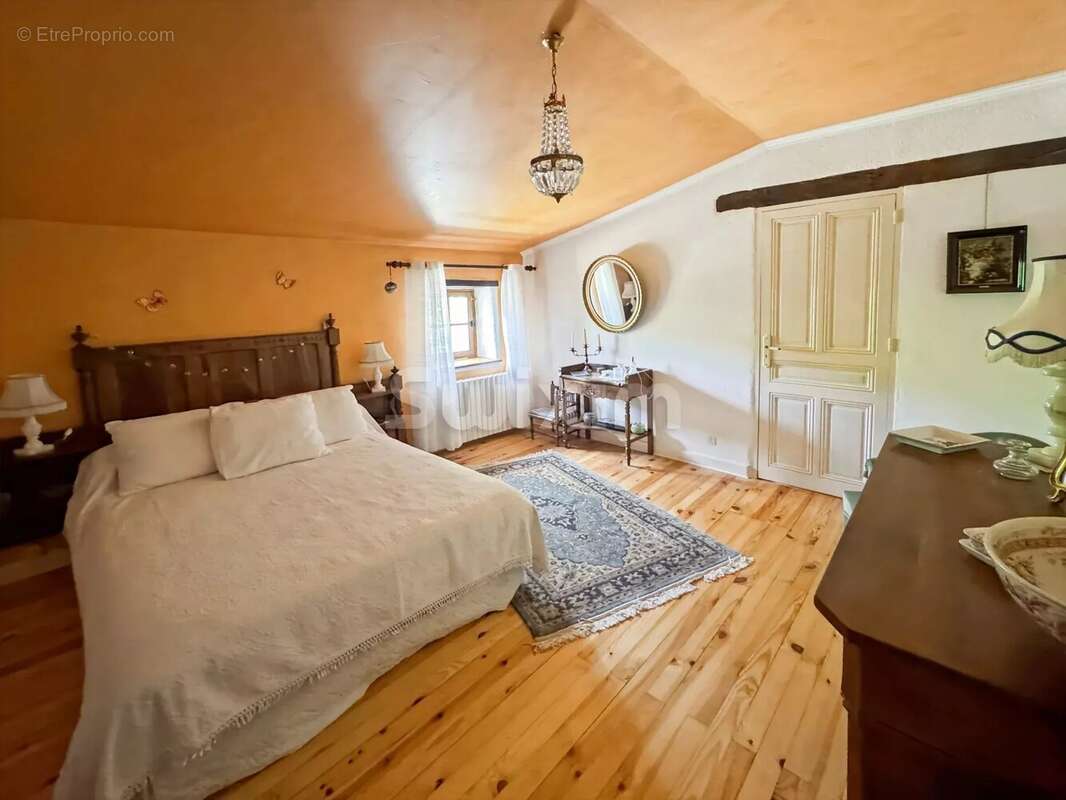 Maison à MONTELIMAR