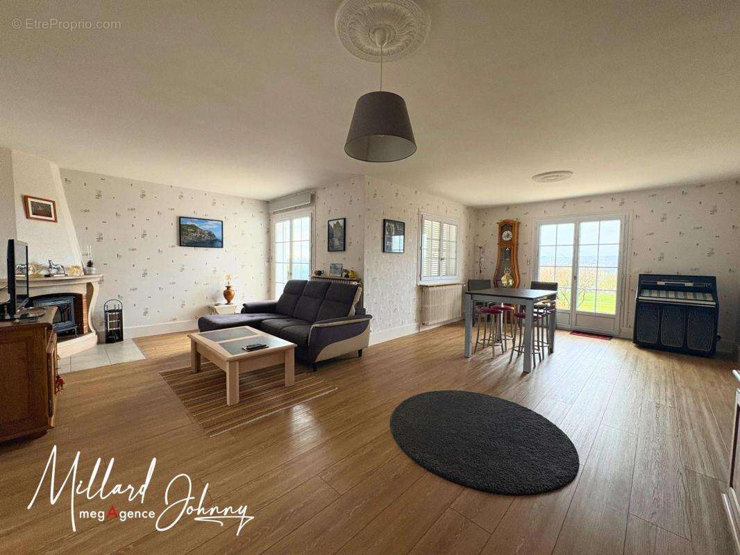 Maison à SAINT-LEGER-SUR-DHEUNE