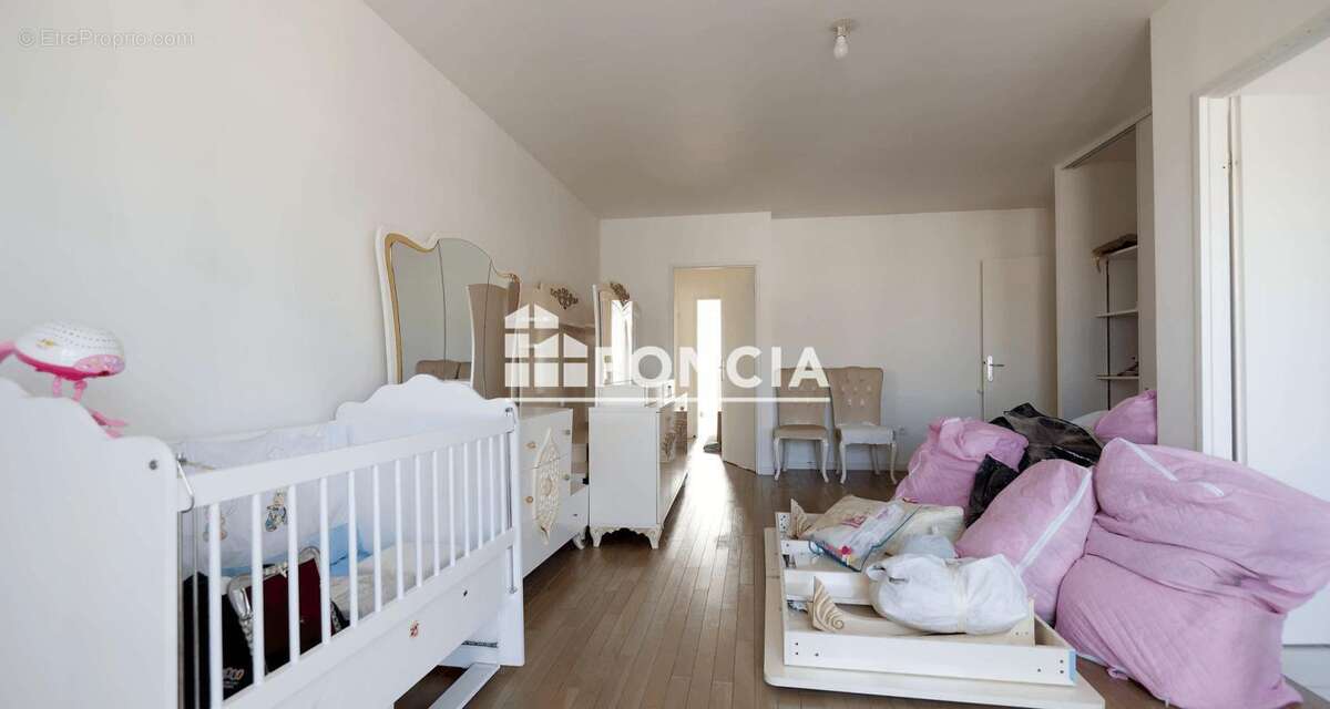 Appartement à CORBEIL-ESSONNES