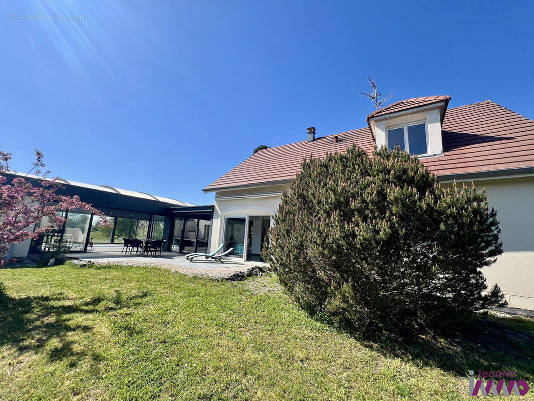 Maison 240 m² à Evette-Salbert  - photo 2