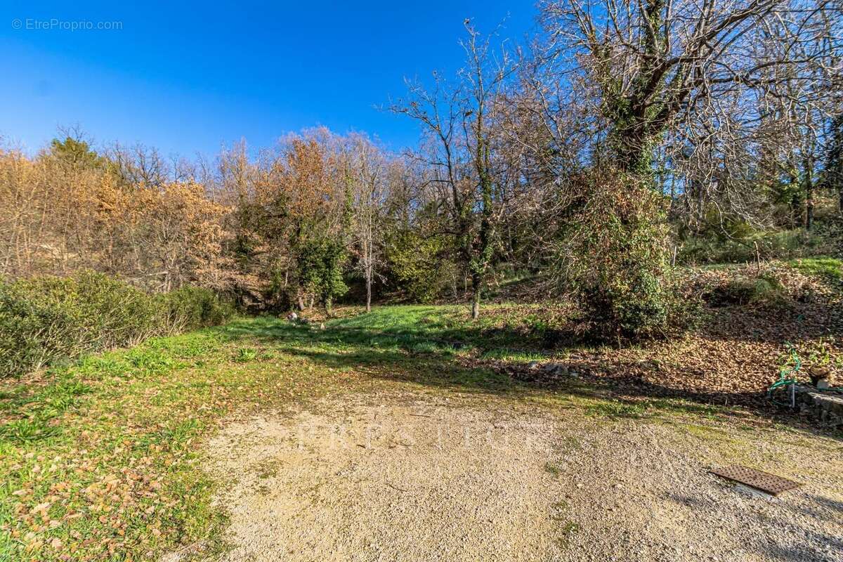 Chateauneuf de grasse, terrain 3300m² à batir, avec PC pour villa contemporaine,  calme absolu - photo 8