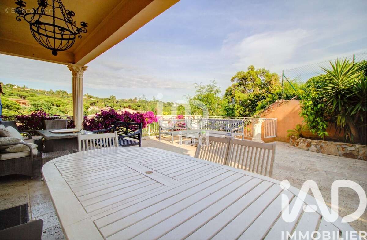 Photo 2 - Maison à ROQUEBRUNE-SUR-ARGENS