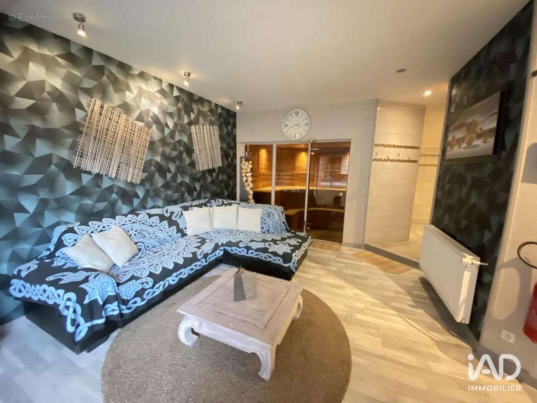 Photo 8 - Commerce à BOURG-ET-COMIN