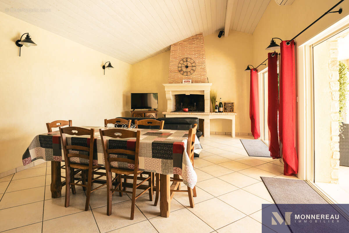 Maison à BARBEZIEUX-SAINT-HILAIRE