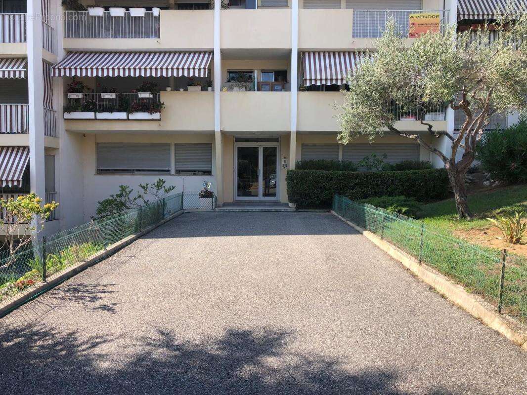 Appartement à SAINT-LAURENT-DU-VAR
