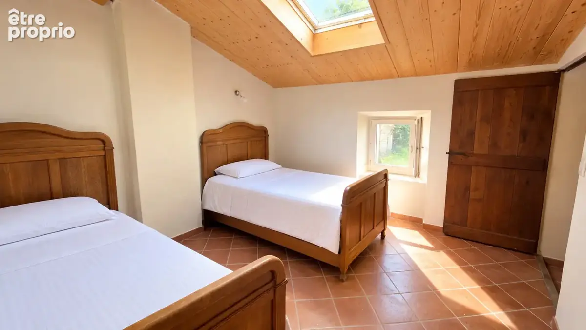 172 m2 - Grand potentiel - Toiture neuve - 10 couchages - Jardinet - photo 4