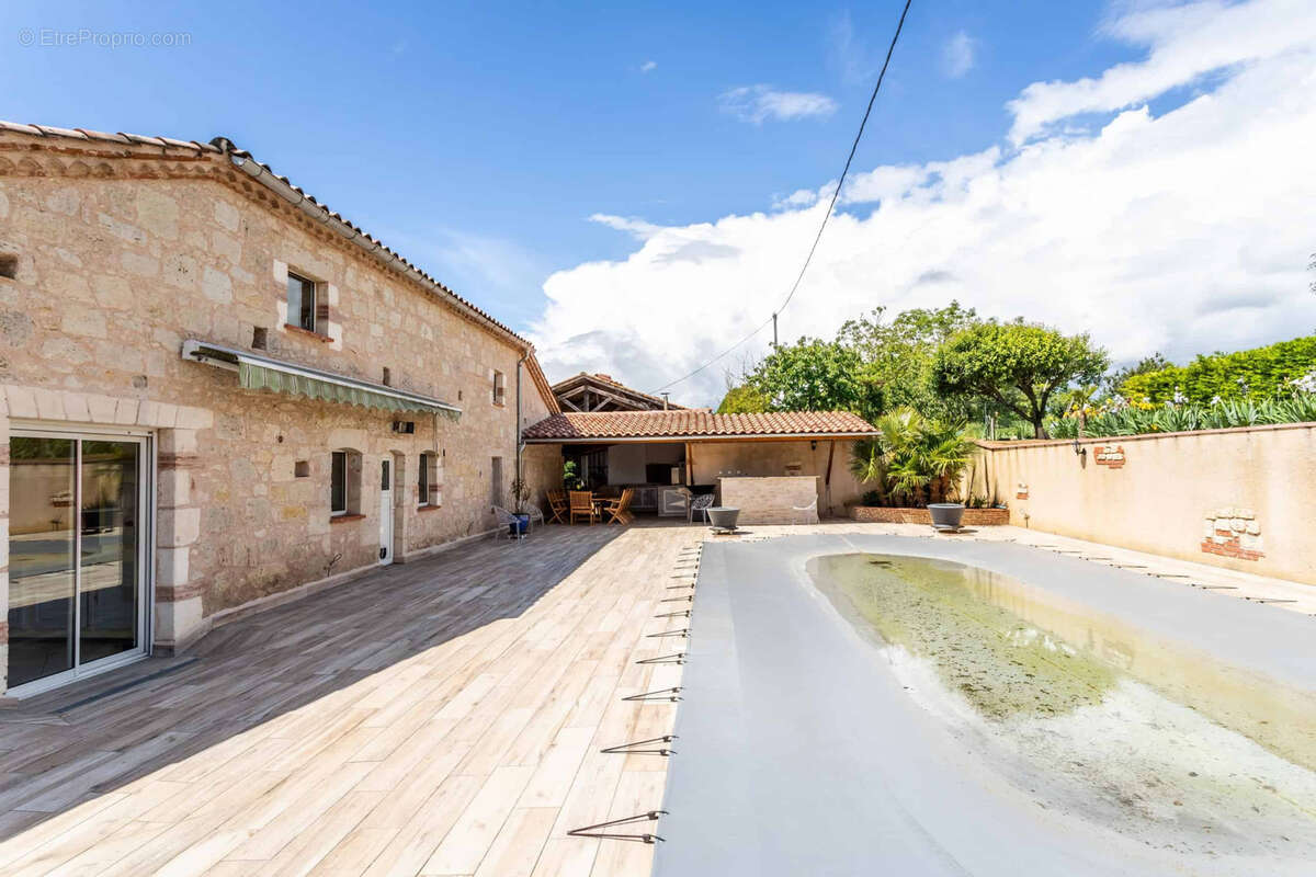 Stone barn conversion - photo 8