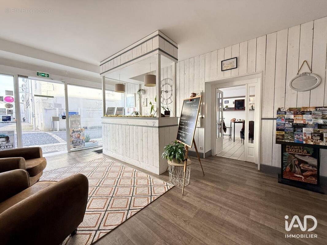 Photo 1 - Commerce à JONZAC