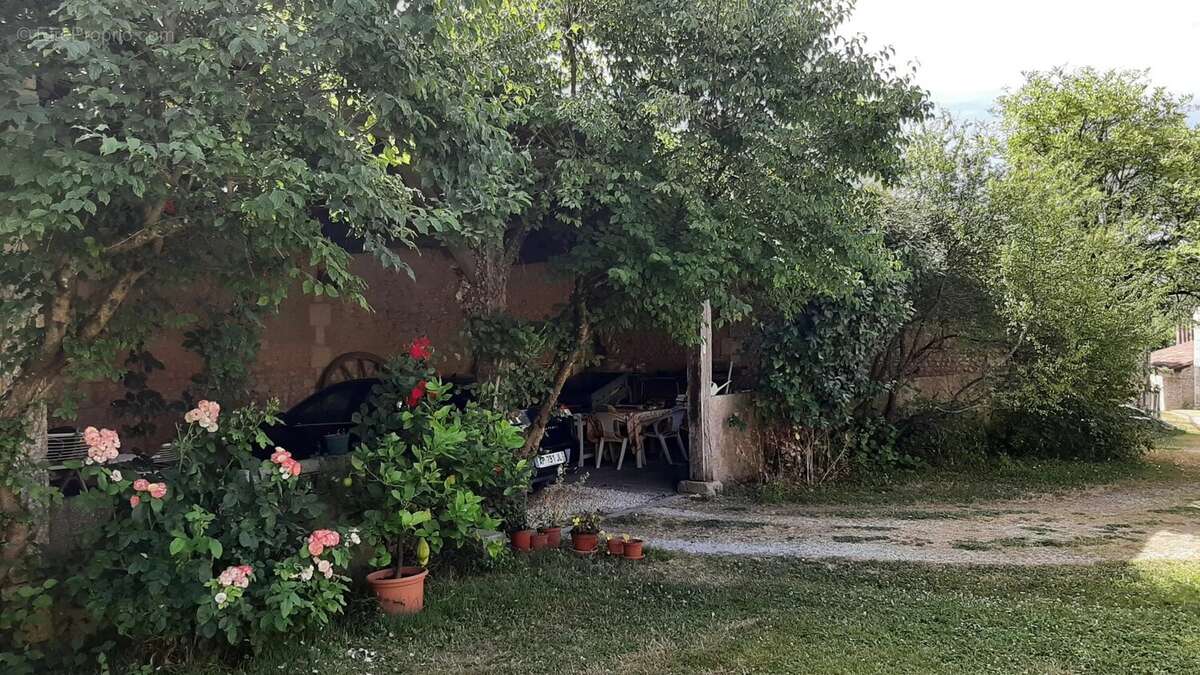 Maison à BORS(CANTON DE MONTMOREAU-SAINT-CYBARD)