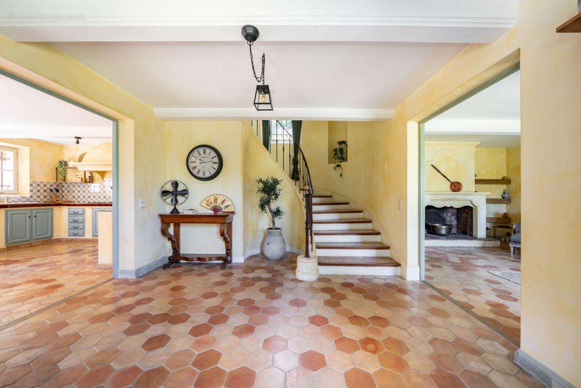 Grasse Saint Mathieu - Magnifique propriété composée de 2 maisons en pierre avec piscine - photo 10