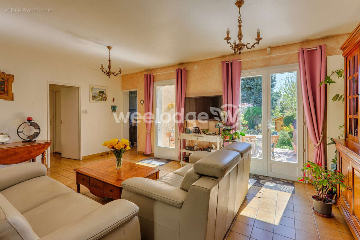 Maison à CHANTELOUP-LES-VIGNES