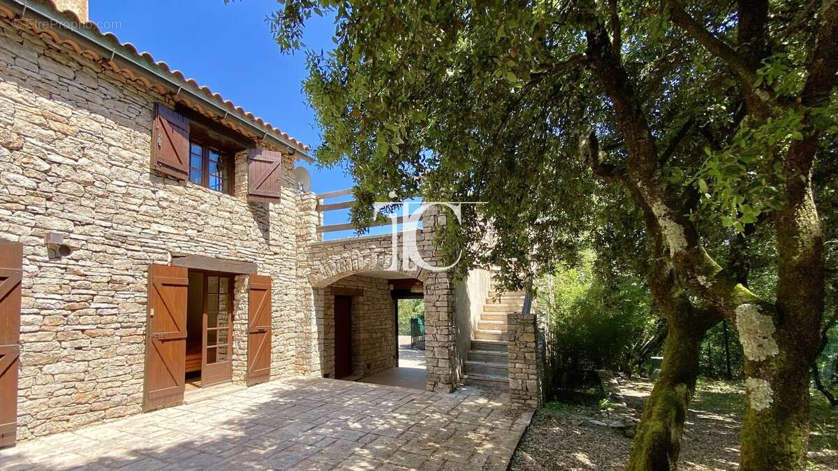 Maison à BARJAC