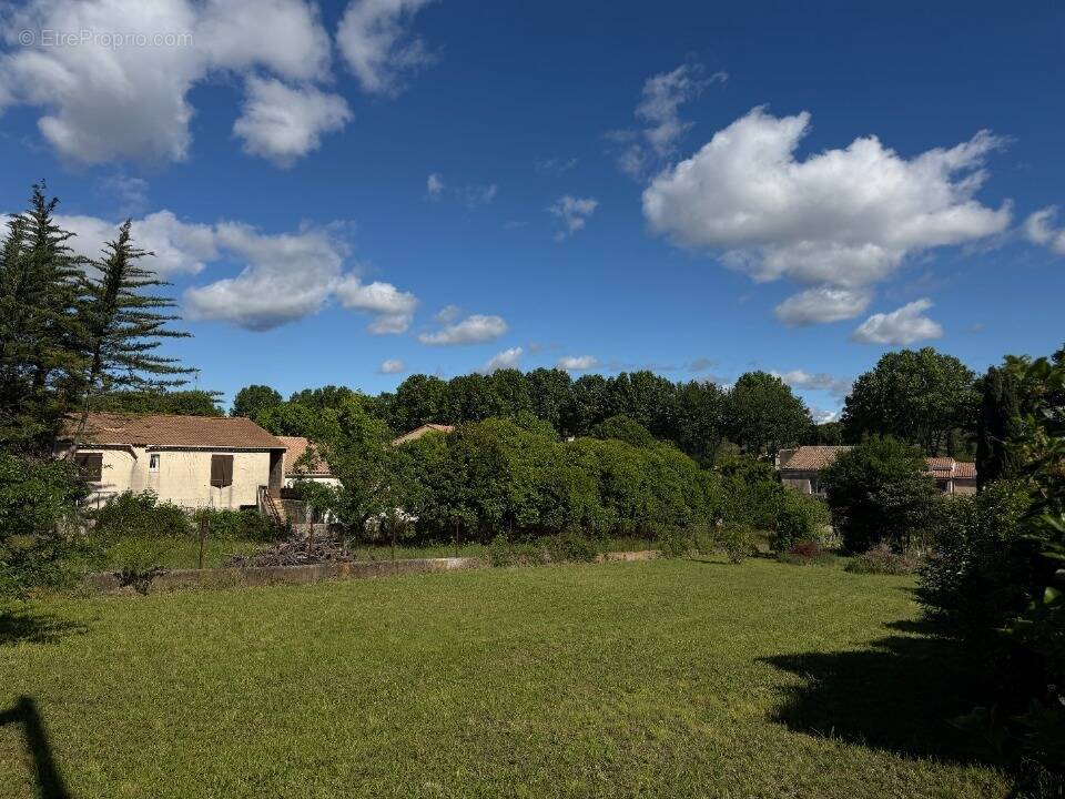 Terrain à MONTBAZIN