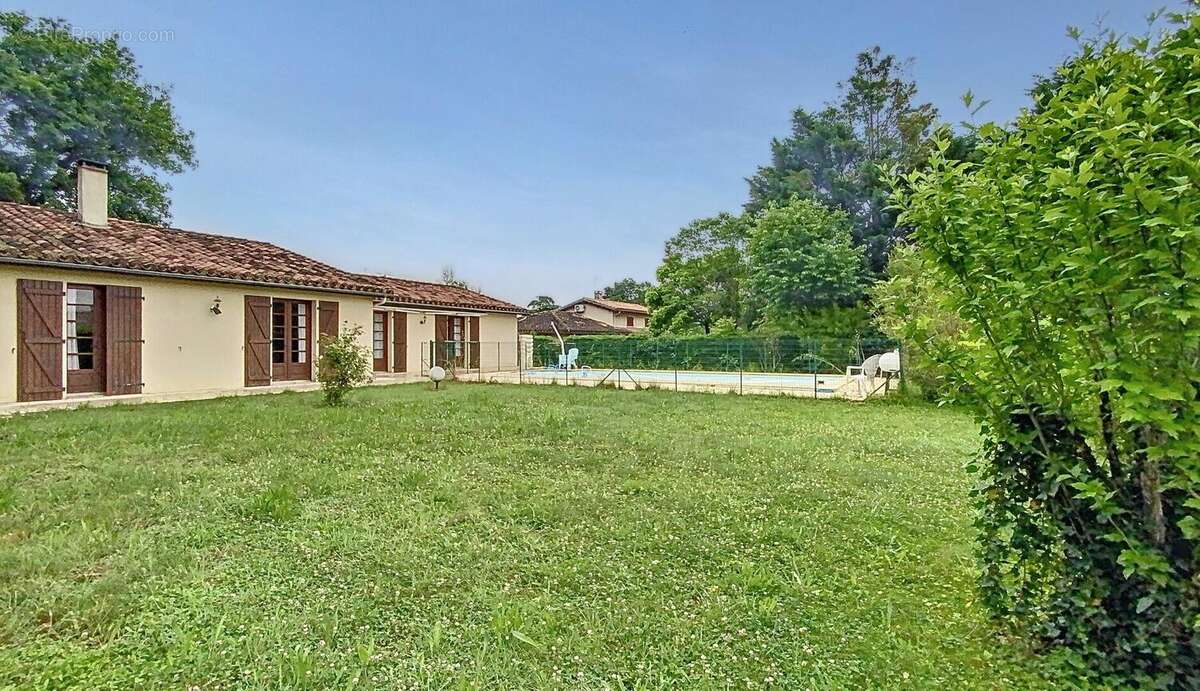 Maison à CASTERA-VERDUZAN