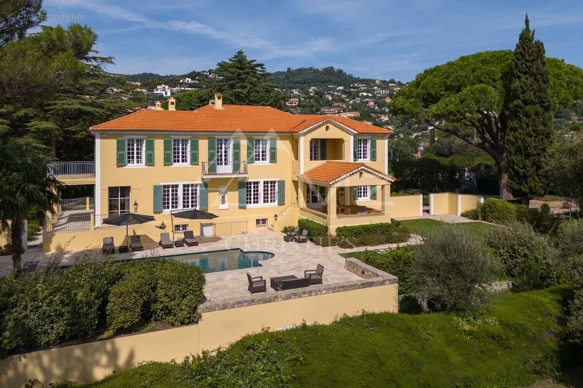 Maison à MANDELIEU-LA-NAPOULE