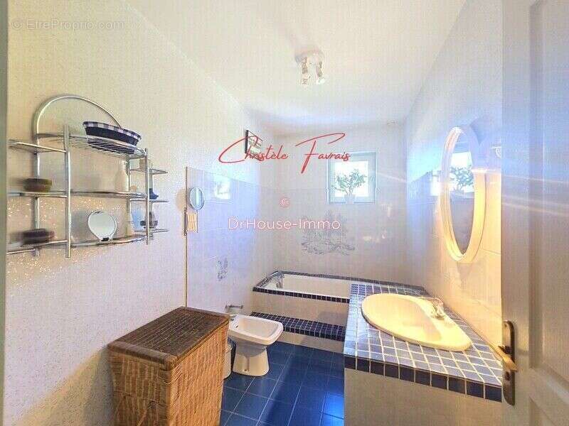 Maison 135 m² à Saint-Germain-En-Cogles  - photo 8