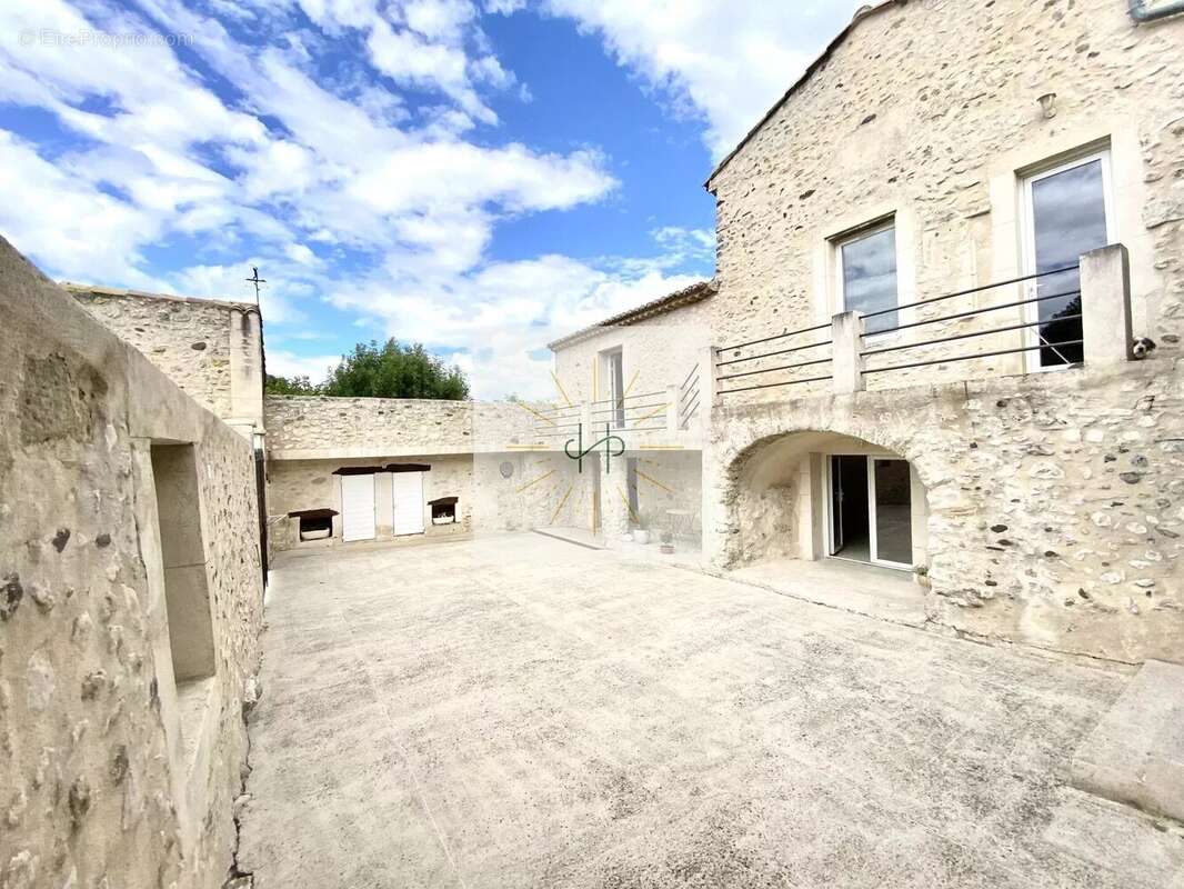 Maison 266 m² à Viviers  - photo 3
