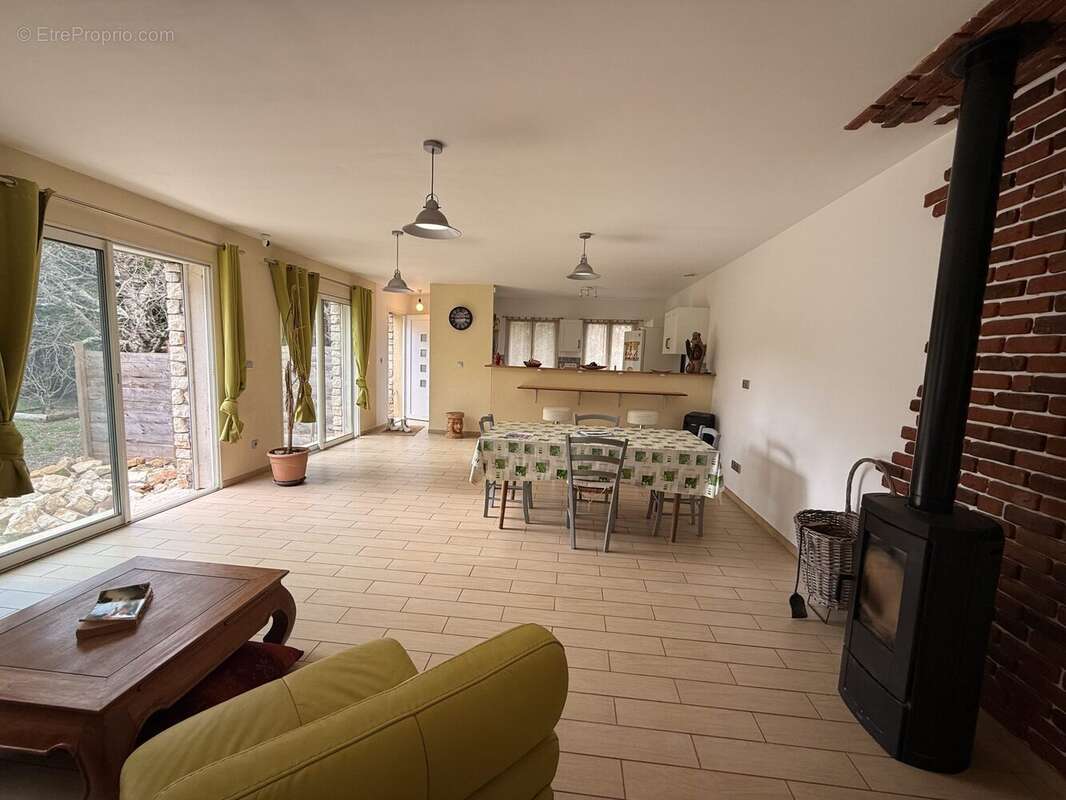 Maison à MONTCLUS