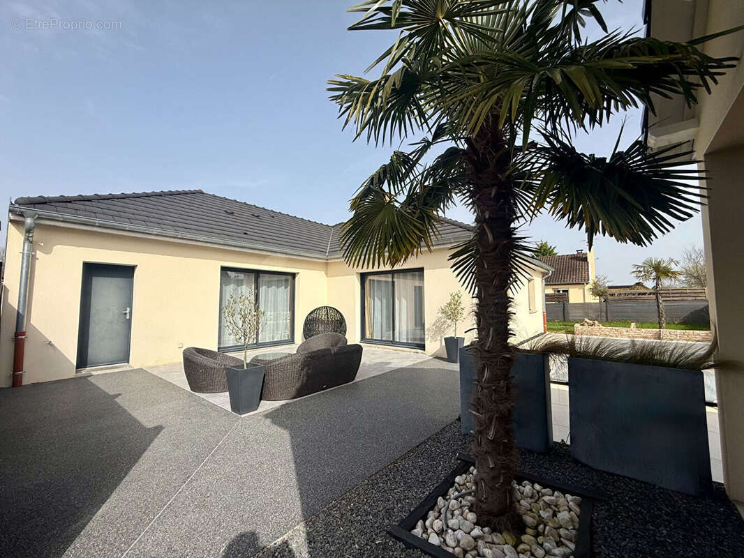 Maison à SAINT-POUANGE