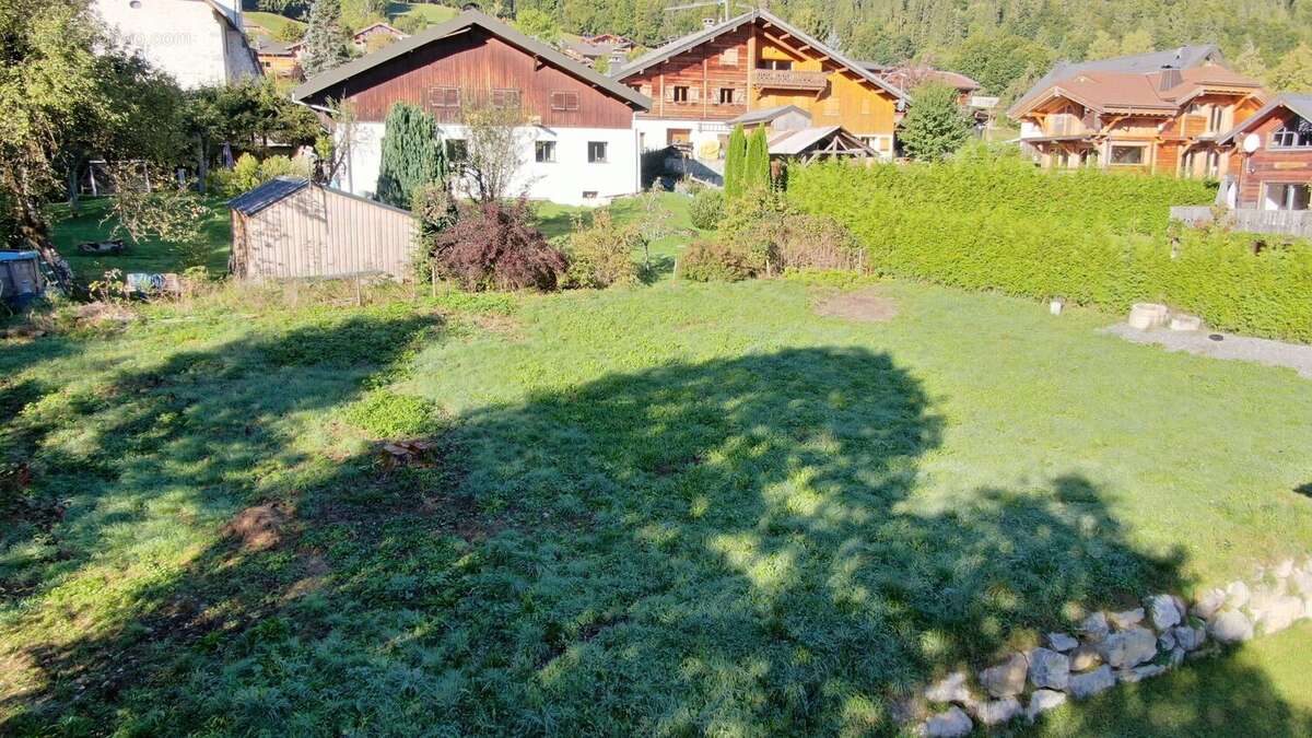 Terrain à ESSERT-ROMAND