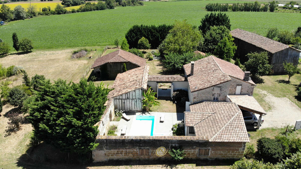 Maison à FAUILLET