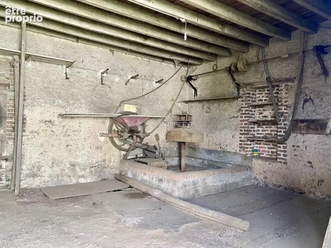 Ancien corps de ferme sur 6 810 m2 de terrain - photo 13