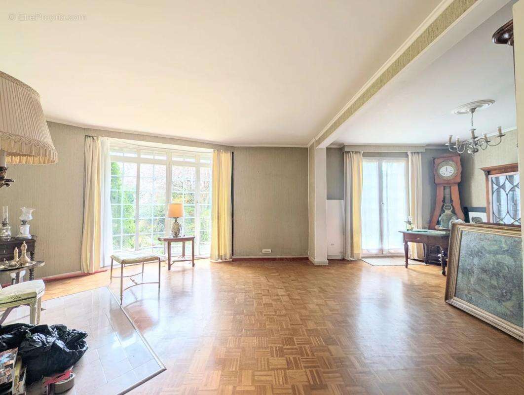 Maison à LES CLAYES-SOUS-BOIS