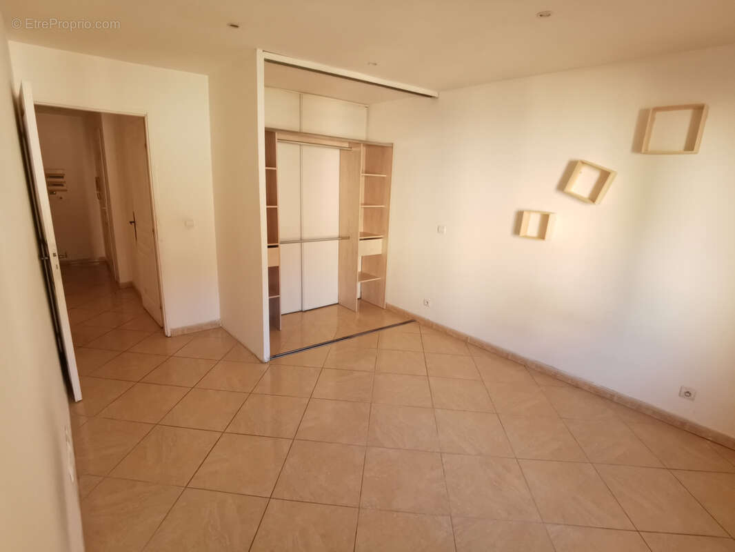 Appartement à CUERS