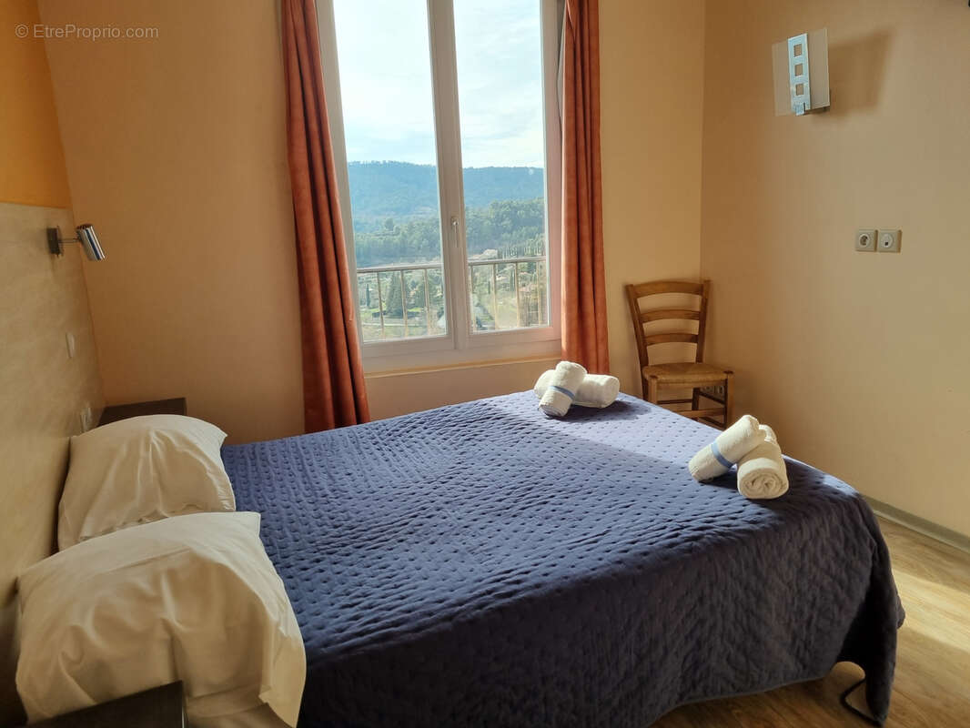 Commerce à MOUSTIERS-SAINTE-MARIE