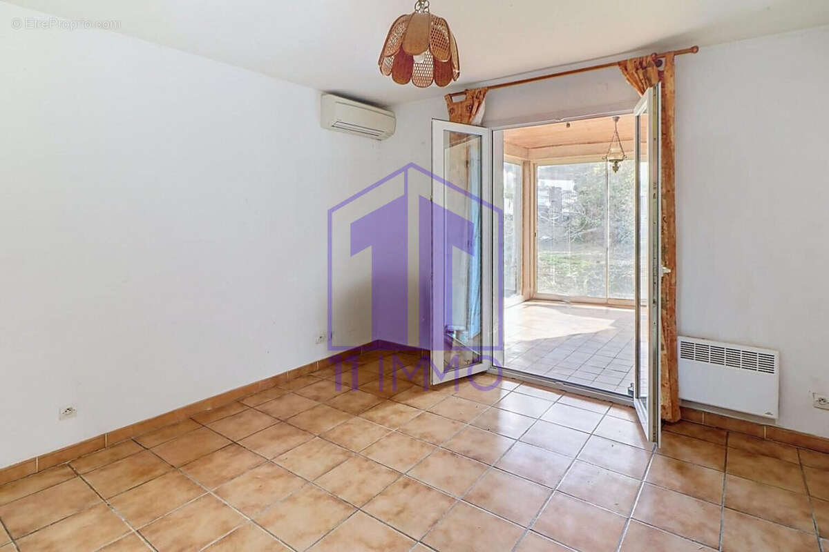 Chambre 3 - Maison à THEZAN-DES-CORBIERES