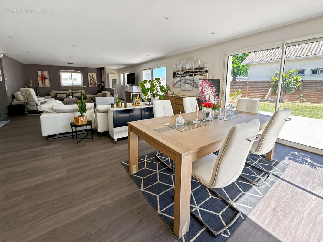 Maison à VILLENAVE-D&#039;ORNON