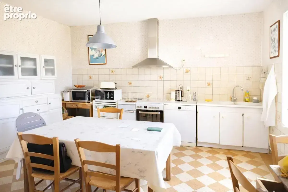 Maison en pierres avec dépendances et terrain – charme, espace et proximité des commodités- Nieul - photo 4