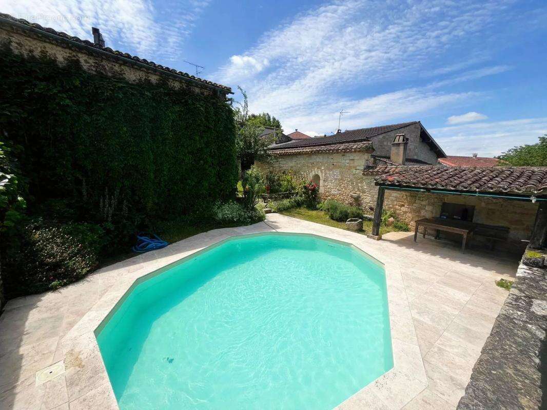 Maison à MONSEMPRON-LIBOS