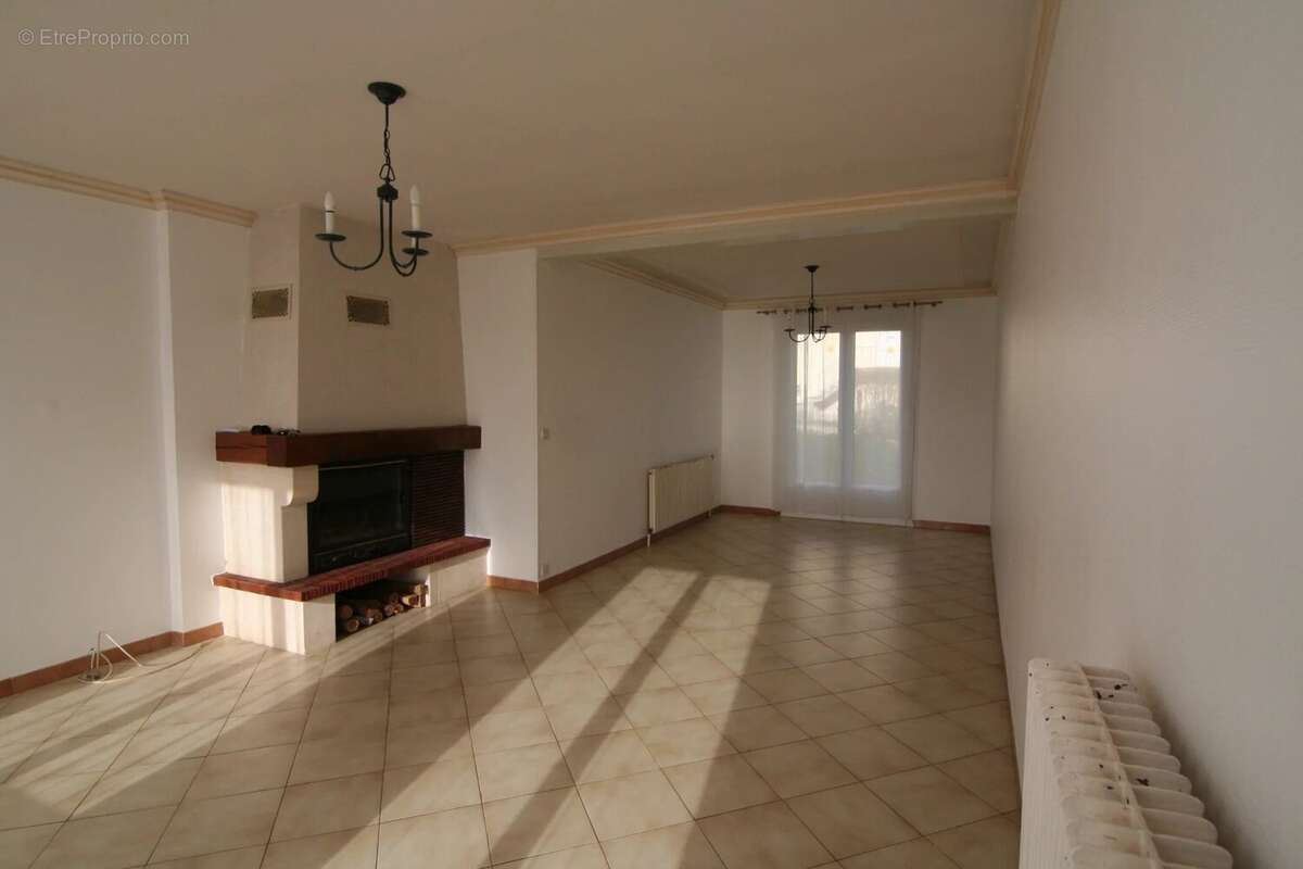 Maison à SAINT-CHERON