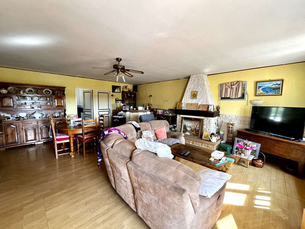 Appartement à MEJANNES-LE-CLAP