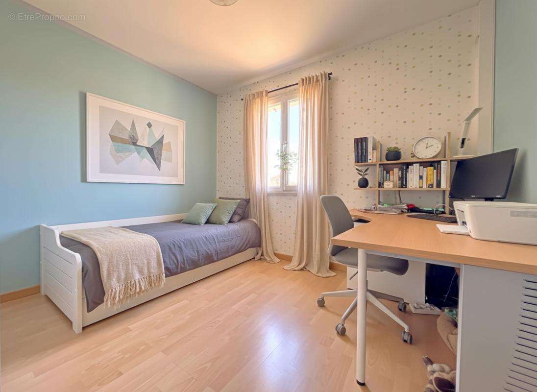 Maison à SIMIANE-COLLONGUE