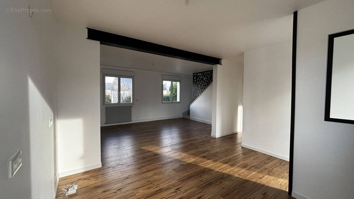 Maison à CHATEAUNEUF-DU-FAOU