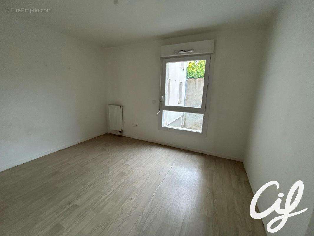 Appartement T2 Centre Ville - 43.32 m2  119 000 Euros - photo 4