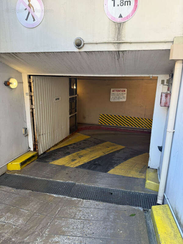 Parking à PARIS-10E