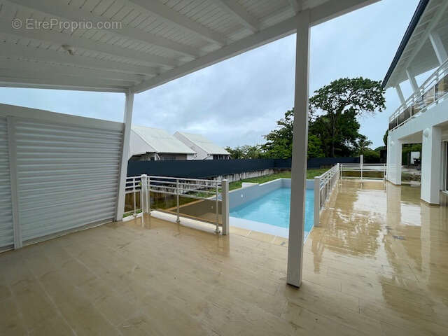 Maison à LES ABYMES