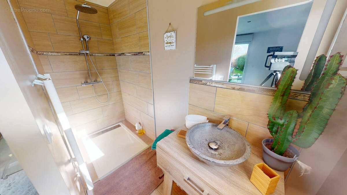 Maison à COLLEVILLE-MONTGOMERY