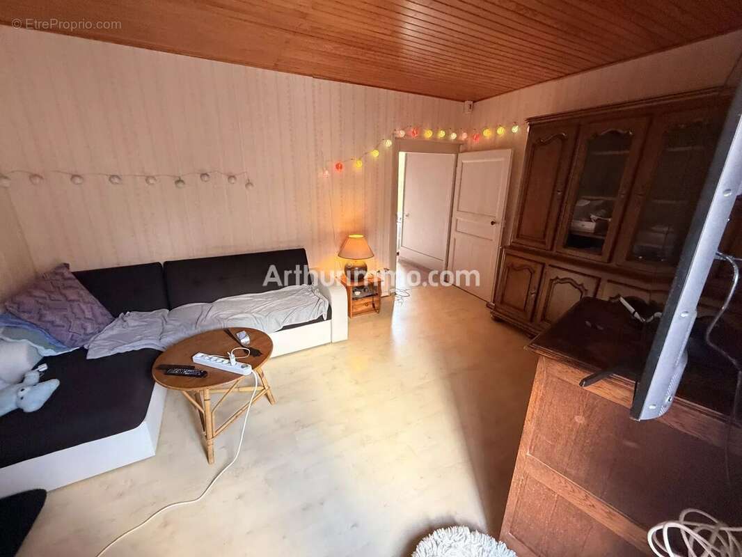  Maison de village avec jardin intimiste, dépendances de plus de 150 m² et fort potentiel d'aménagement - photo 4
