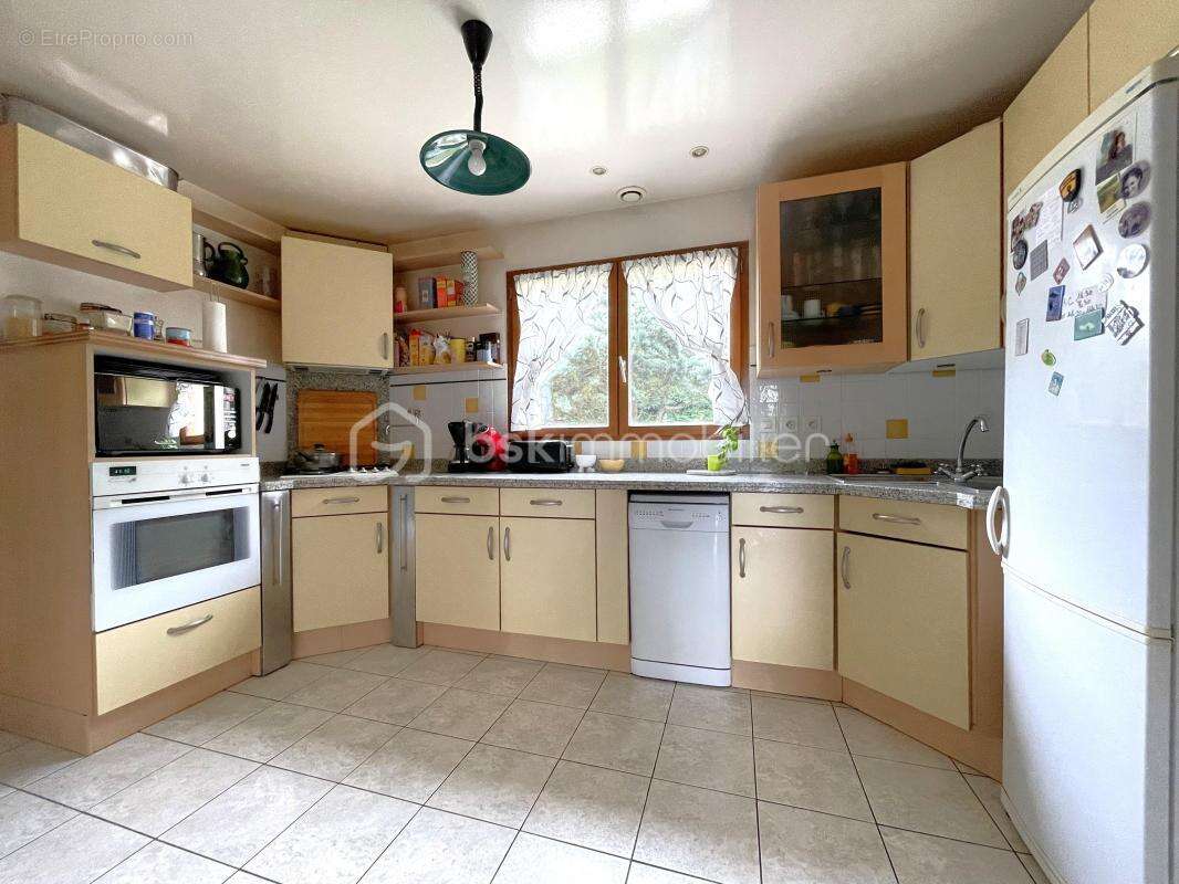 Maison à LES CLAYES-SOUS-BOIS