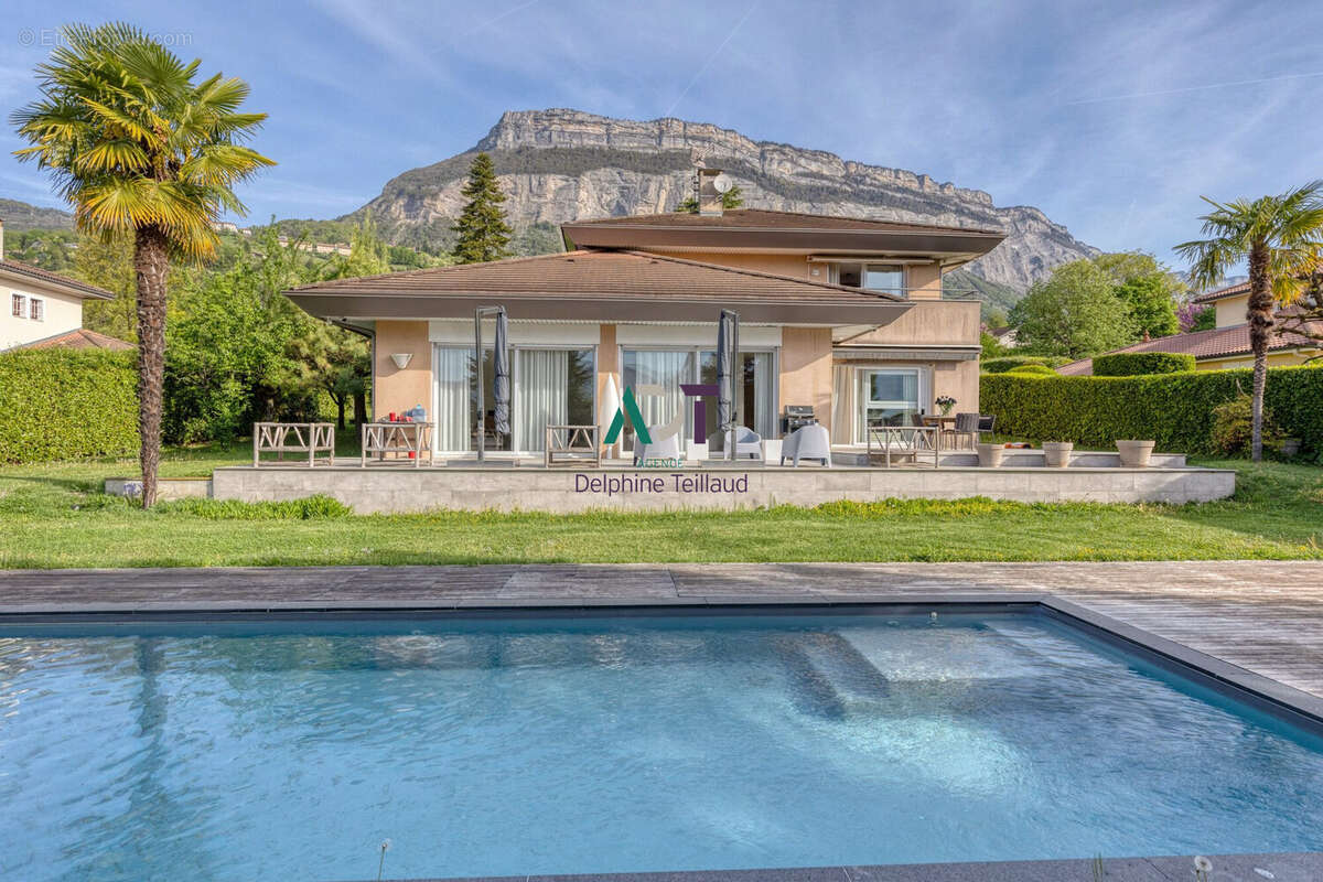 Maison à MEYLAN